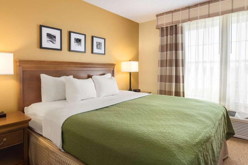 فندق Country Inn & Suites By Radisson, Salina, Ks