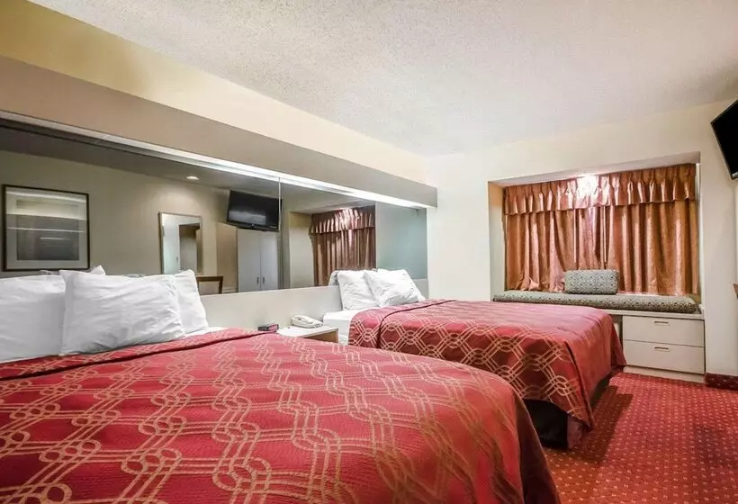 فندق Econo Lodge Inn & Suites Evansville