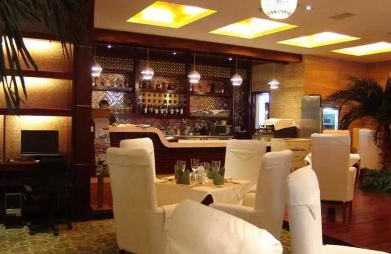 Отель Kunming Golden Spring