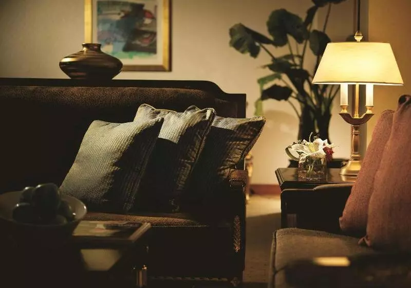 Отель Howard Johnson Plaza By Wyndham Guiyang