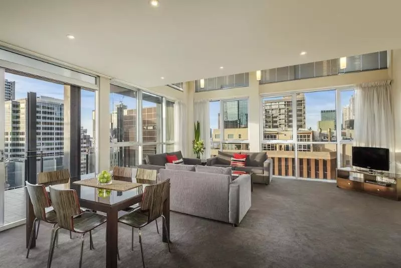 Отель Quest On William