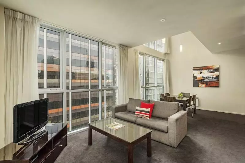 Отель Quest On William