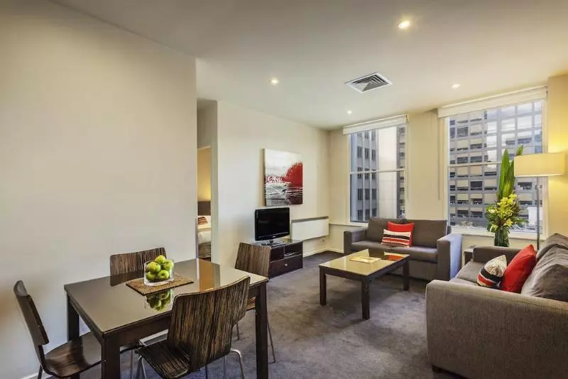 Отель Quest On William