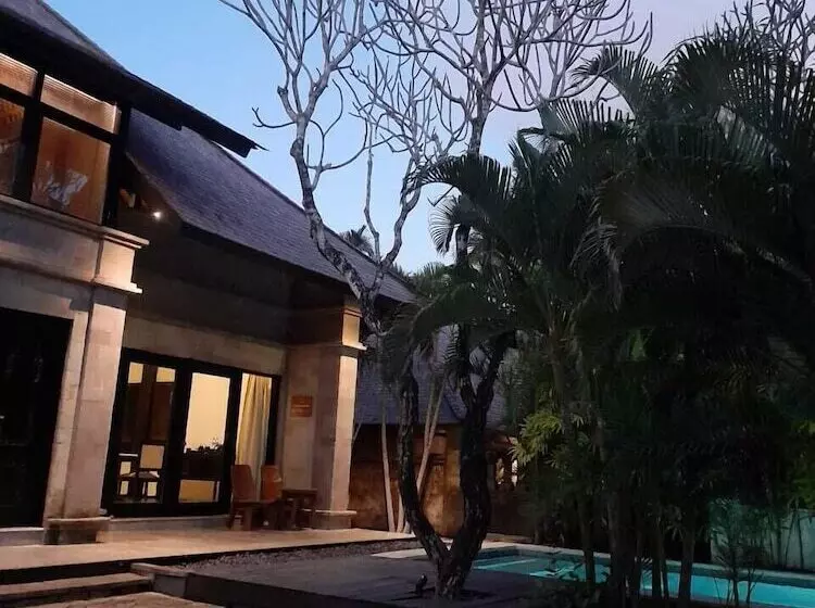 فندق The Royal Beach Seminyak Bali