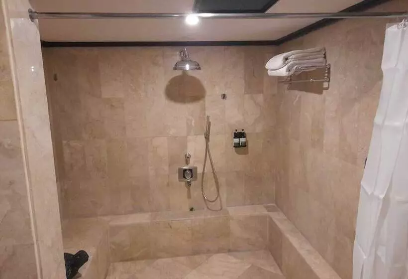 فندق The Royal Beach Seminyak Bali