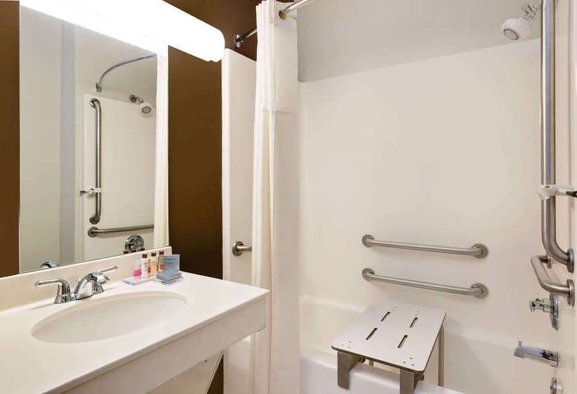 هتل Wingate By Wyndham Destin