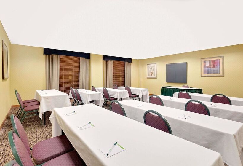 هتل Wingate By Wyndham Destin