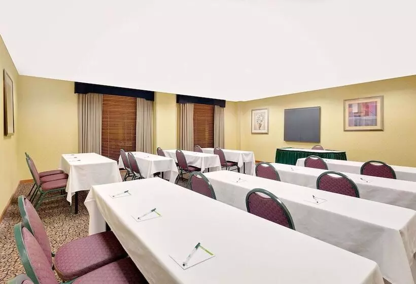 فندق Wingate By Wyndham Destin