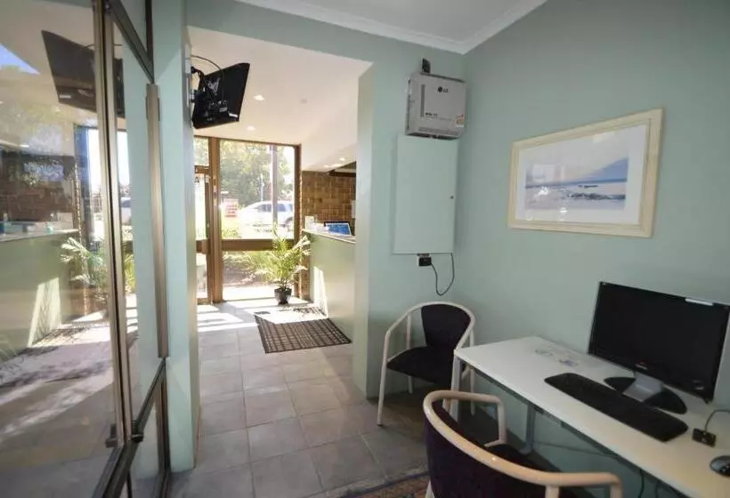 Marion Motel And Apartments