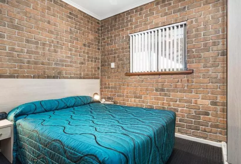 Marion Motel And Apartments