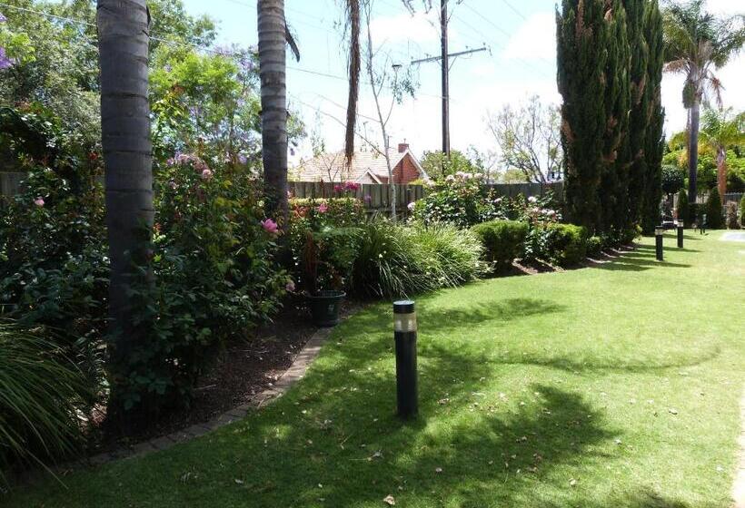 Marion Motel And Apartments