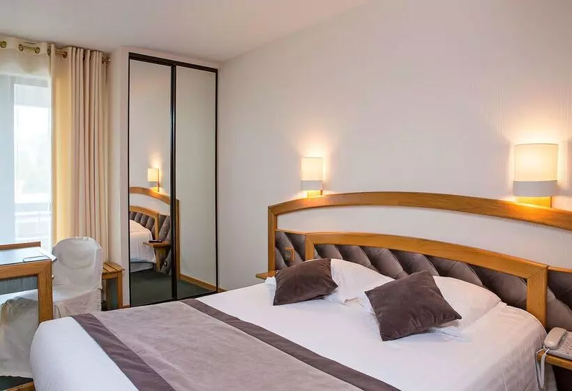 Отель Best Western Le Relais De Laguiole Hôtel & Spa