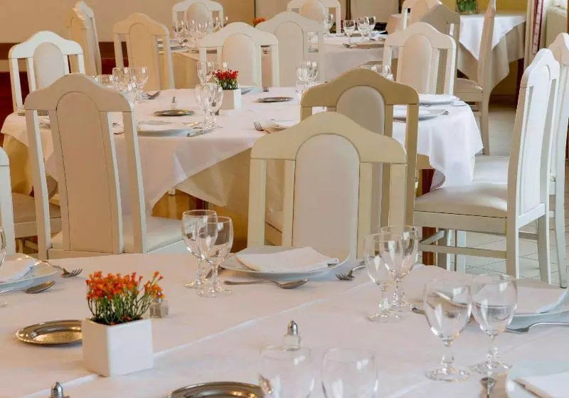 Отель Best Western Le Relais De Laguiole Hôtel & Spa