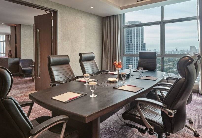 هتل Crowne Plaza Manila Galleria, An Ihg