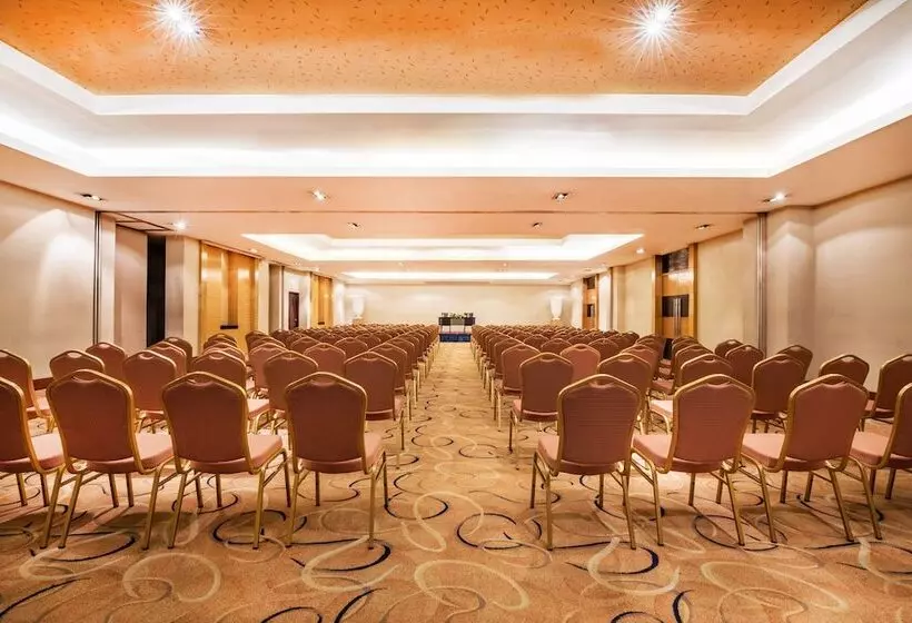 هتل Crowne Plaza Manila Galleria, An Ihg