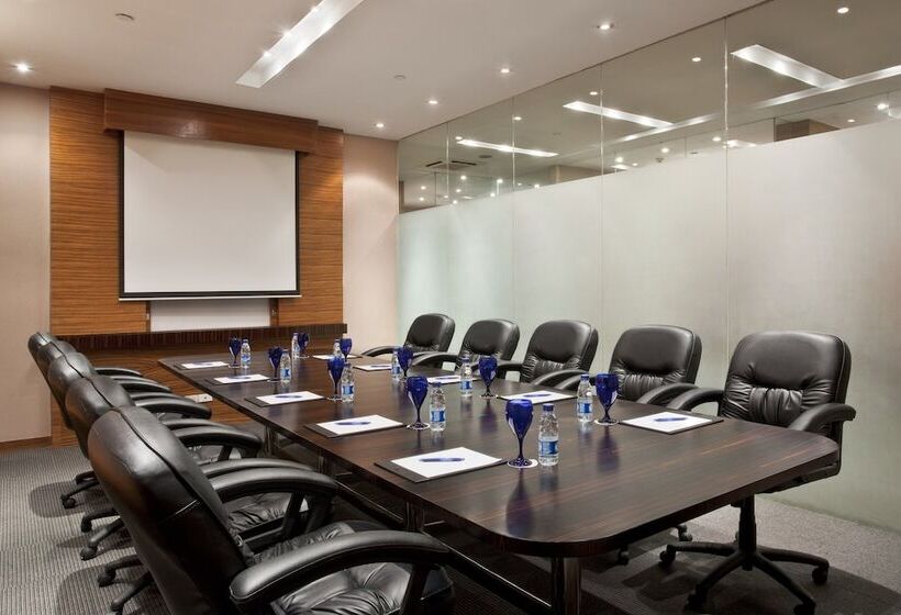 هتل Crowne Plaza Manila Galleria, An Ihg