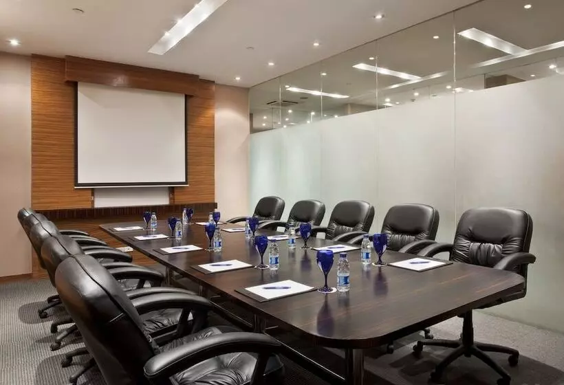 هتل Crowne Plaza Manila Galleria, An Ihg