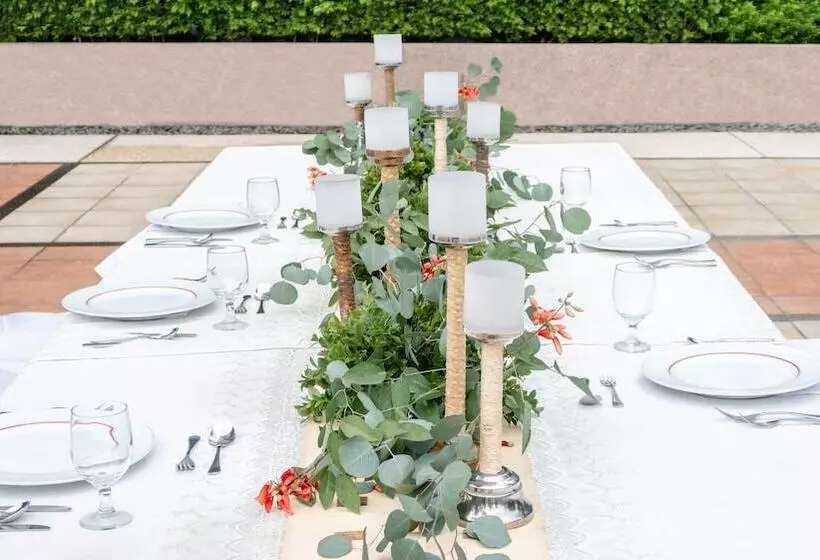 هتل Crowne Plaza Manila Galleria, An Ihg