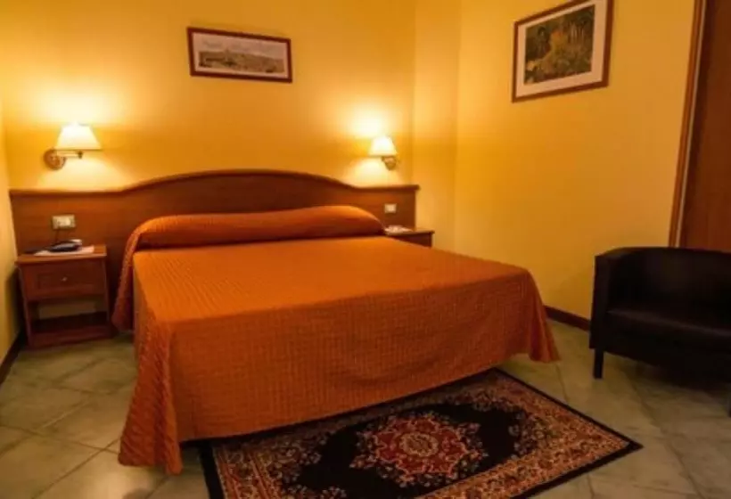 فندق Degli Amici