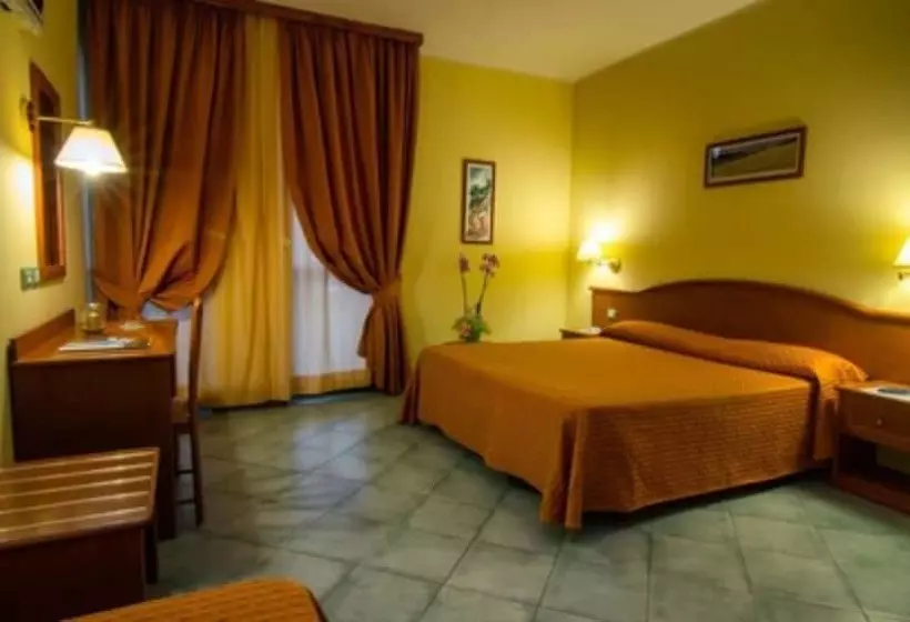 فندق Degli Amici