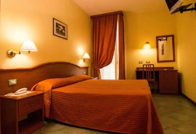 فندق Degli Amici