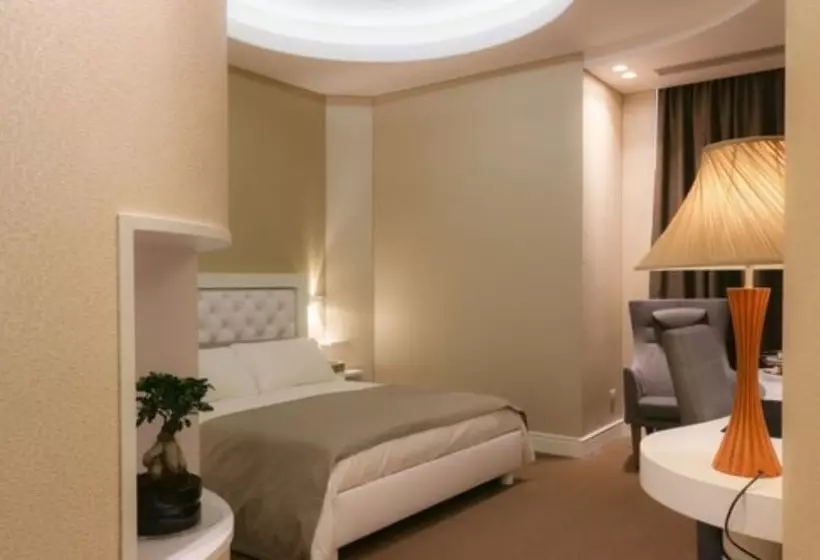 فندق Degli Amici