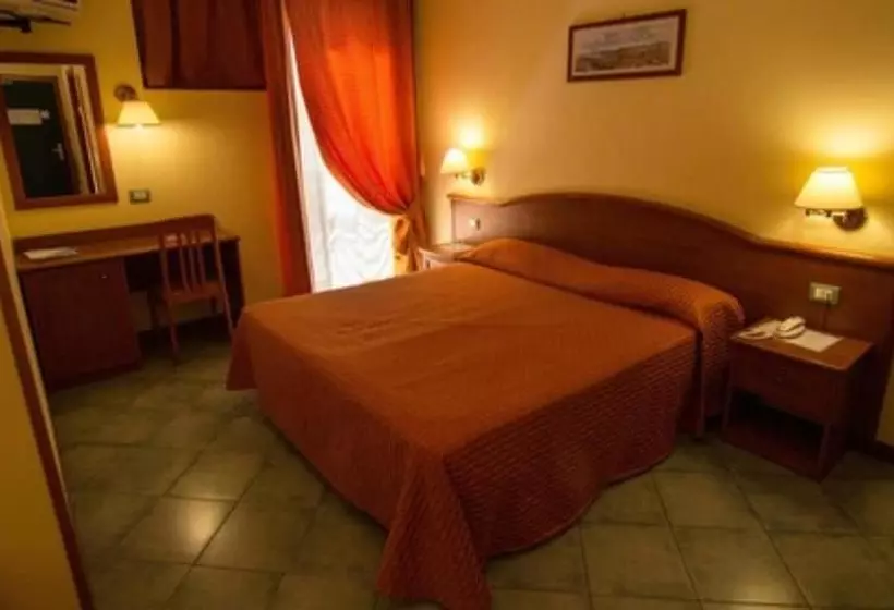 فندق Degli Amici