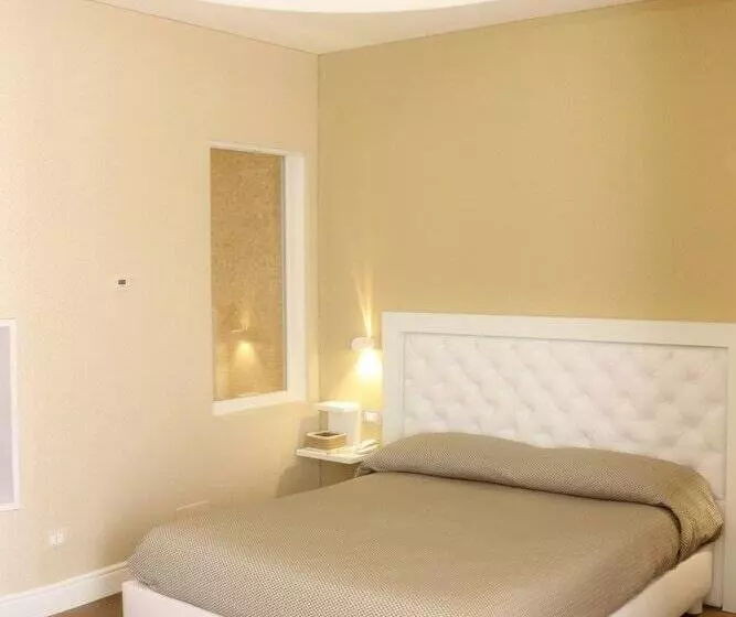 فندق Degli Amici