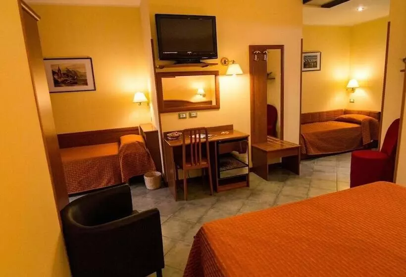 فندق Degli Amici