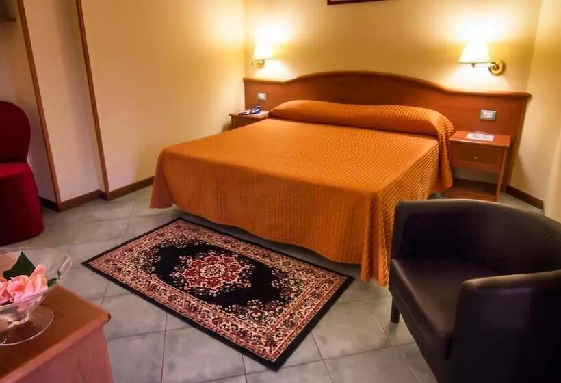 فندق Degli Amici