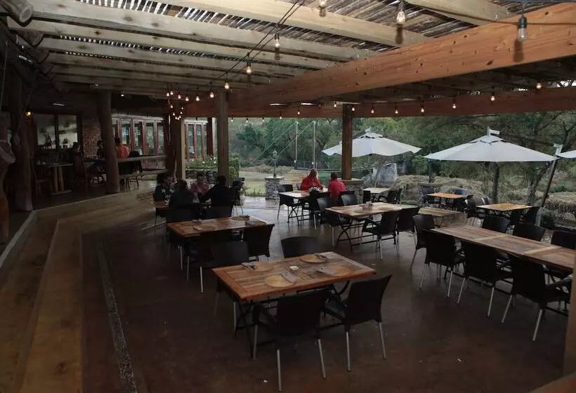 Отель Hippo Hollow Country Estate