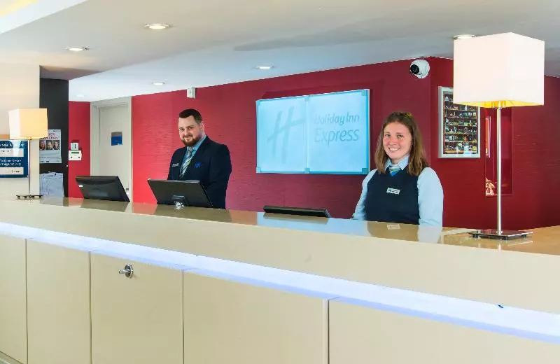 בית מלון כפרי Holiday Inn Express Milton Keynes, An Ihg