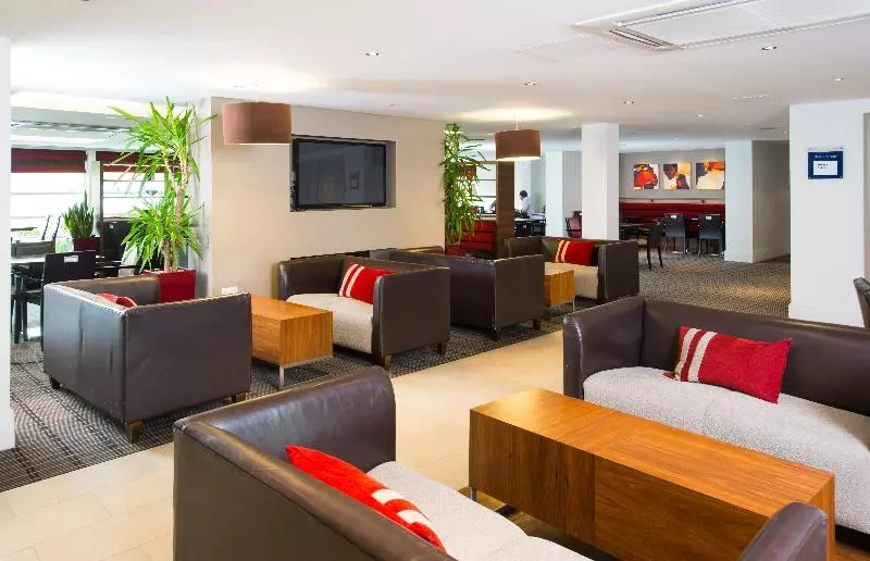 בית מלון כפרי Holiday Inn Express Milton Keynes, An Ihg
