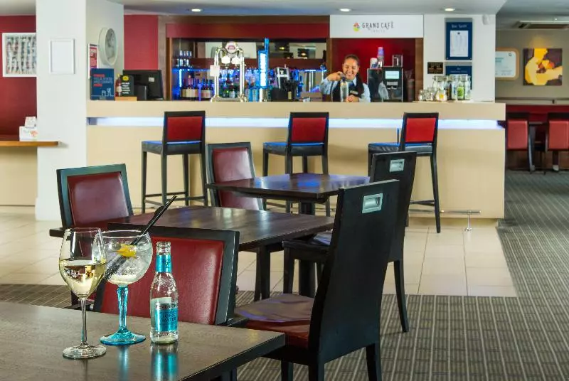 בית מלון כפרי Holiday Inn Express Milton Keynes, An Ihg