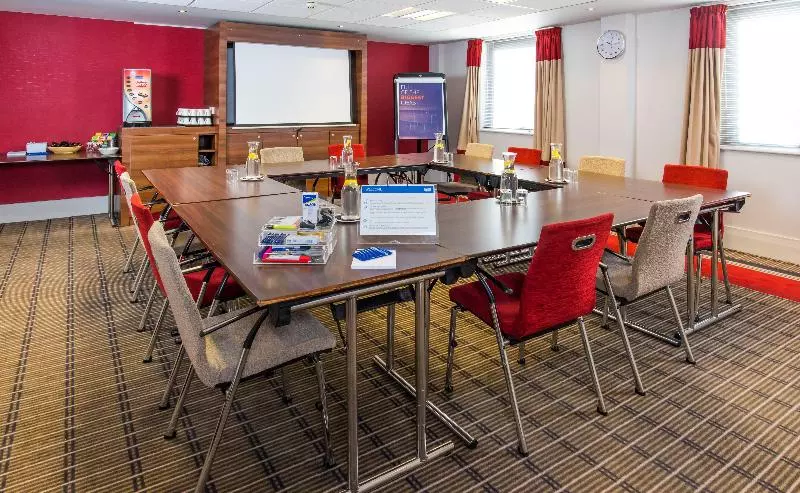 בית מלון כפרי Holiday Inn Express Milton Keynes, An Ihg