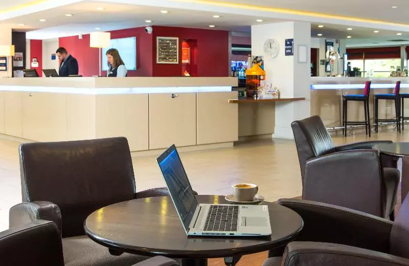 בית מלון כפרי Holiday Inn Express Milton Keynes, An Ihg