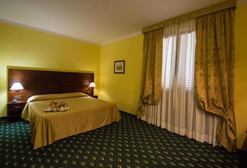 Отель President