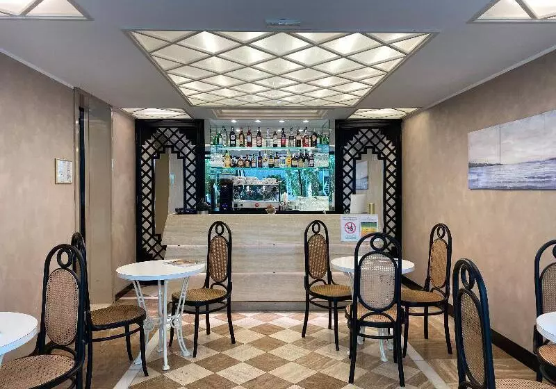 President Vintage Hotel In Centro