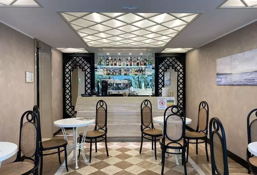 President Vintage Hotel In Centro