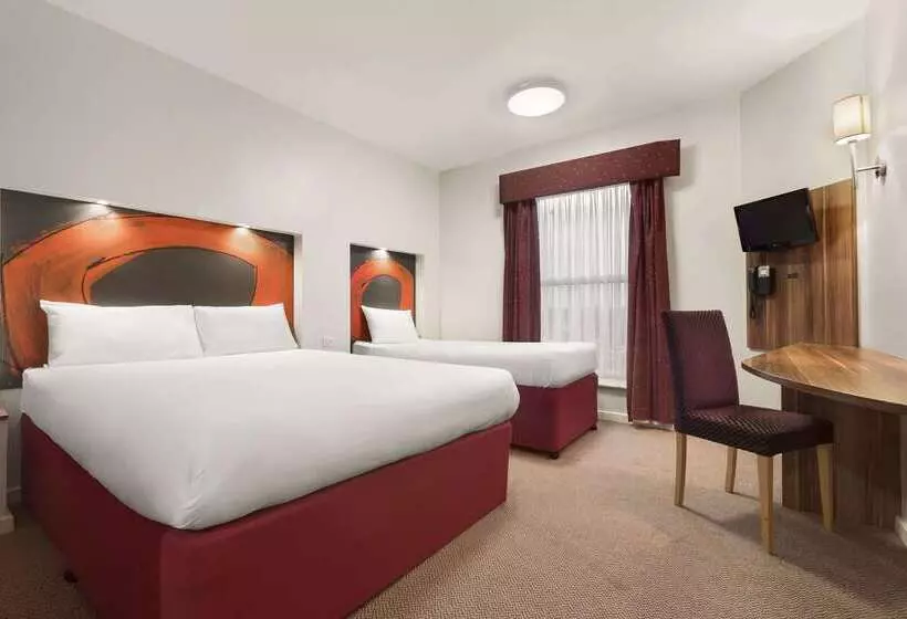 호텔 Ramada London Stansted Airport