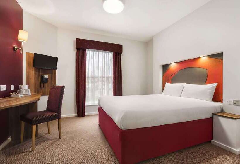 בית מלון כפרי Ramada London Stansted Airport