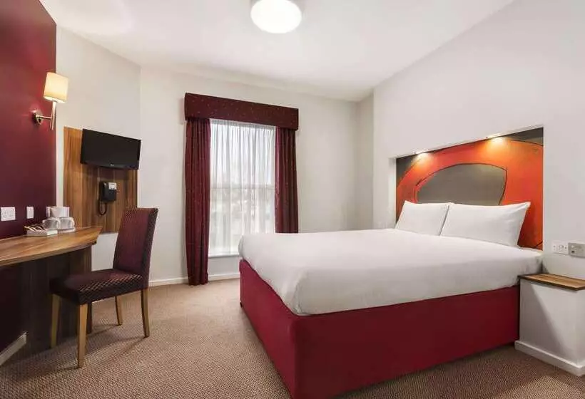 호텔 Ramada London Stansted Airport