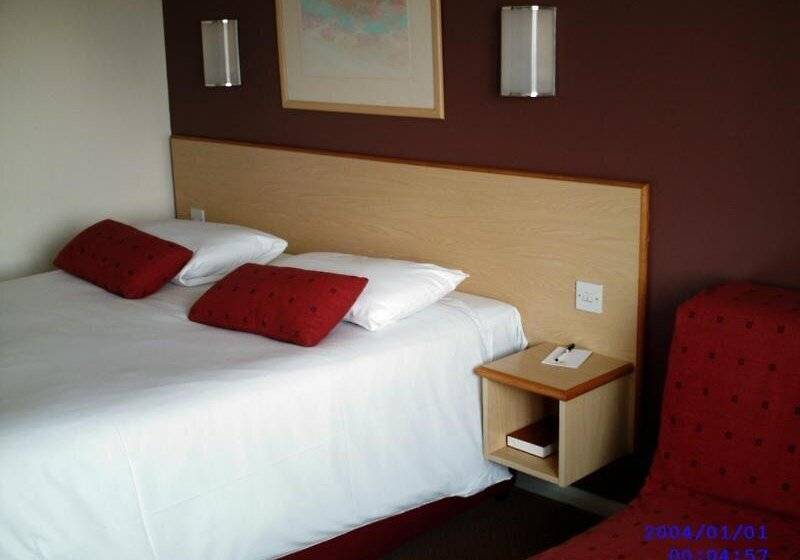 בית מלון כפרי Ramada London Stansted Airport