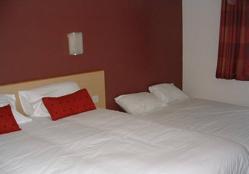 בית מלון כפרי Ramada London Stansted Airport