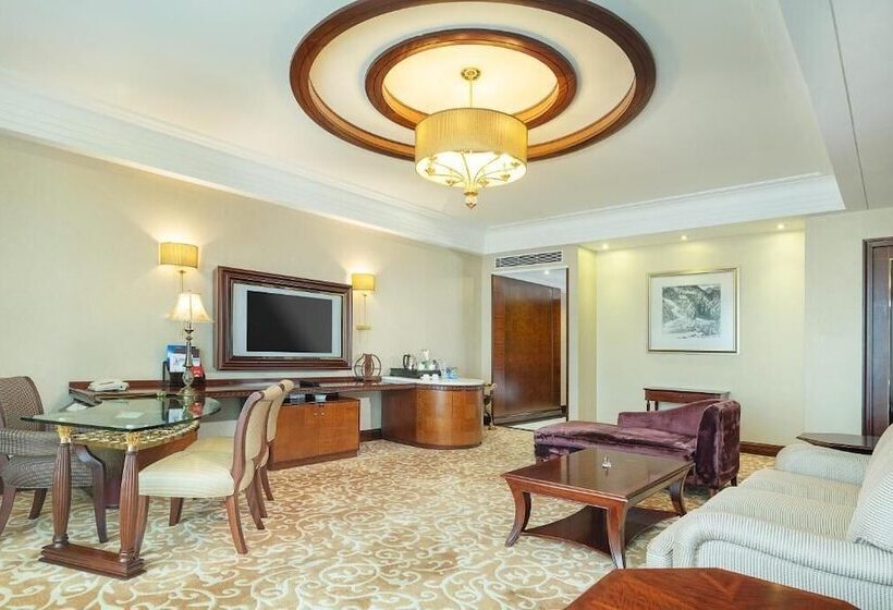 בית מלון כפרי Regal Palace