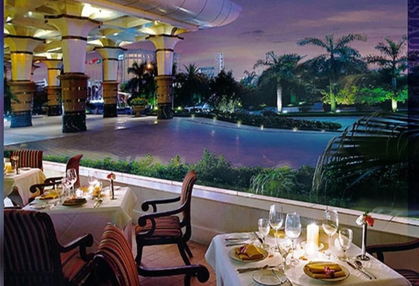 בית מלון כפרי Regal Palace