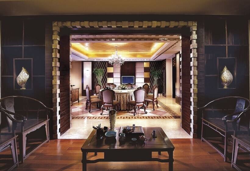 בית מלון כפרי Regal Palace