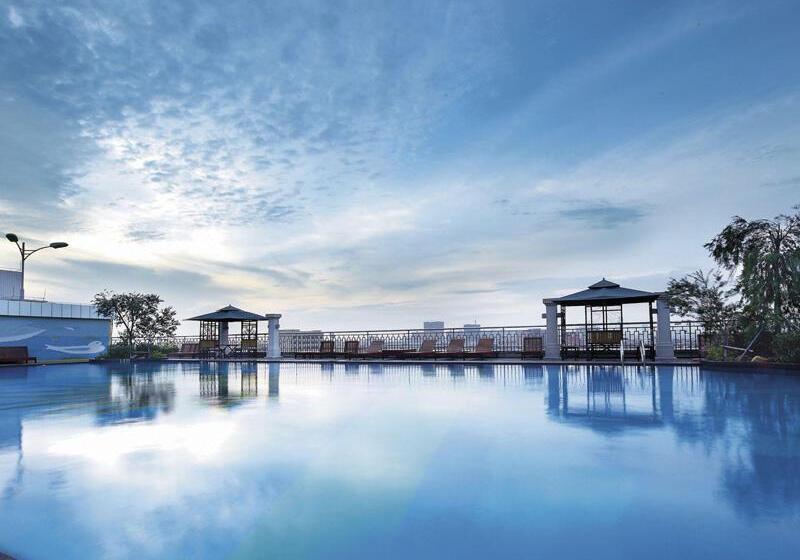 בית מלון כפרי Regal Palace