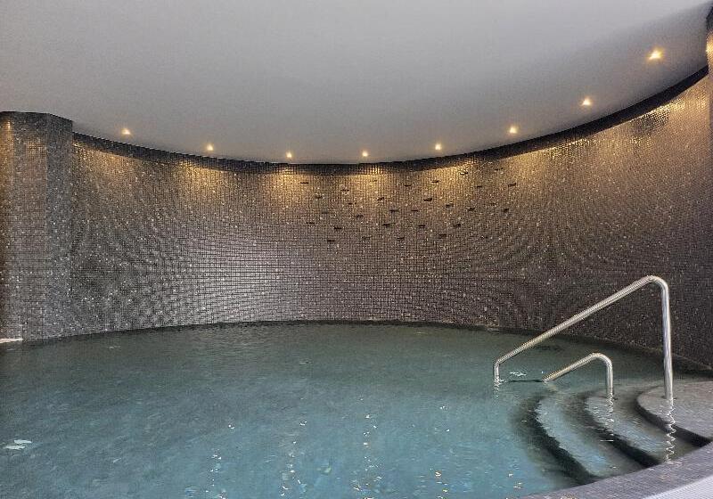 Отель Royal Orchid