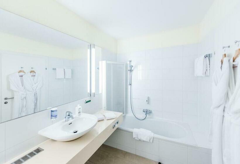 בית מלון כפרי Und Therme Nova